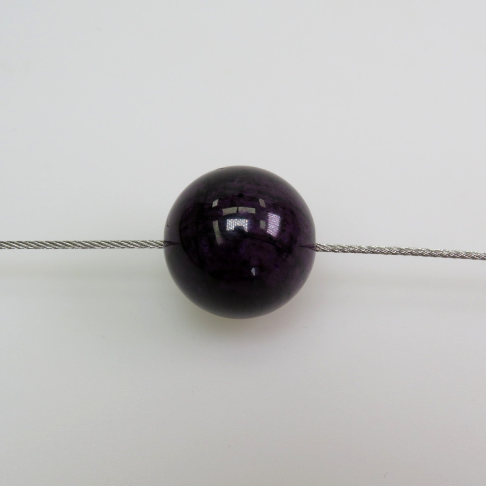 Sugilith Kugel gebohrt (3 mm Bohrung)